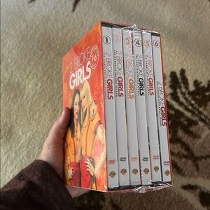 NIB 2 Broke Girls Complete Series DVD Set